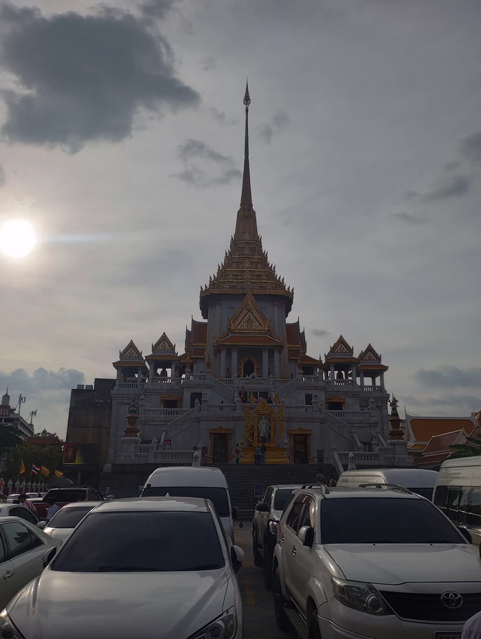 golden buddha temple outside