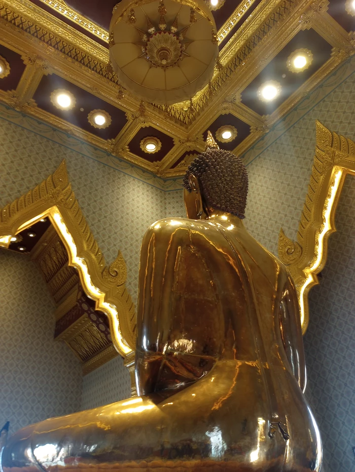 golden buddha from behind