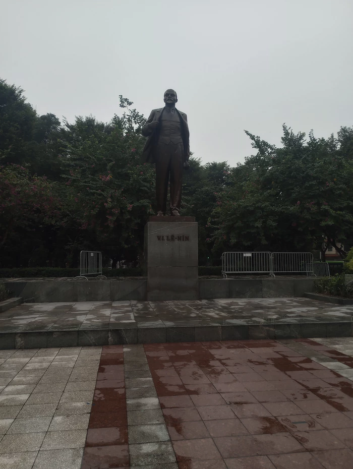 Lenin statue